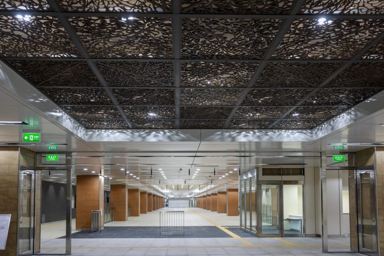 Bên trong nhà ga ngầm tuyến metro TP HCM